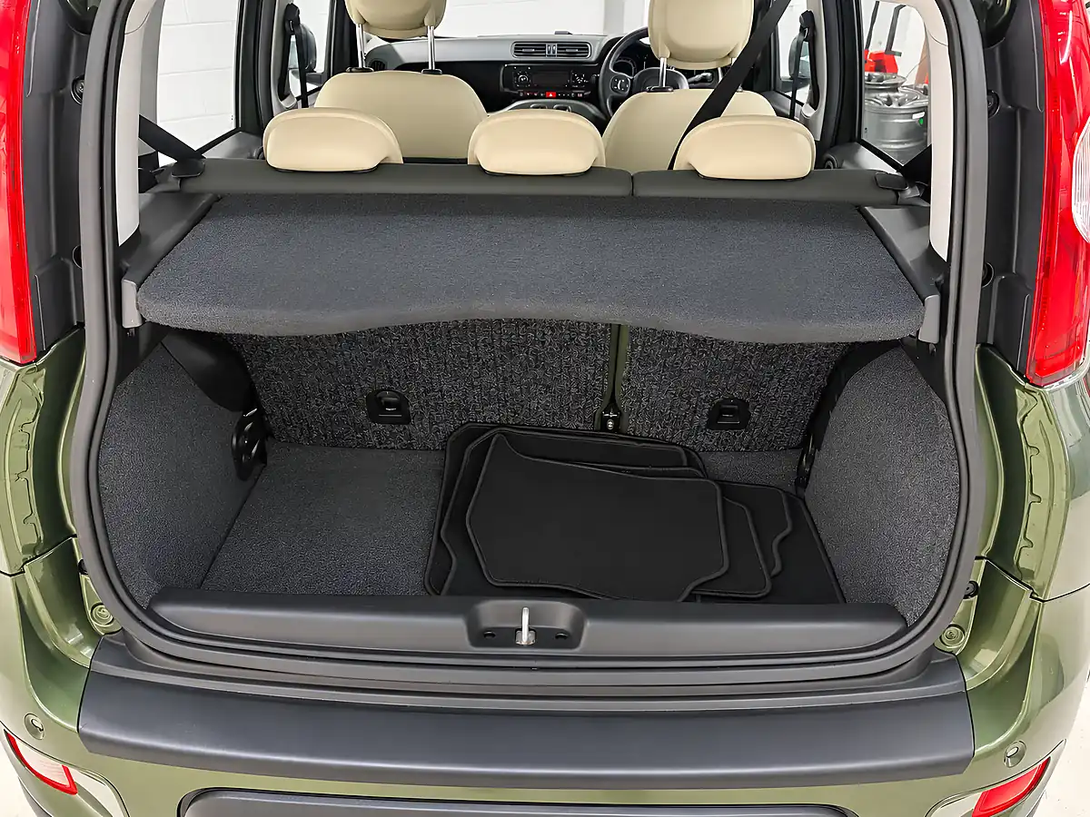 Used 2013 Fiat Panda 4X4 Green - Interior and Exterior details 12