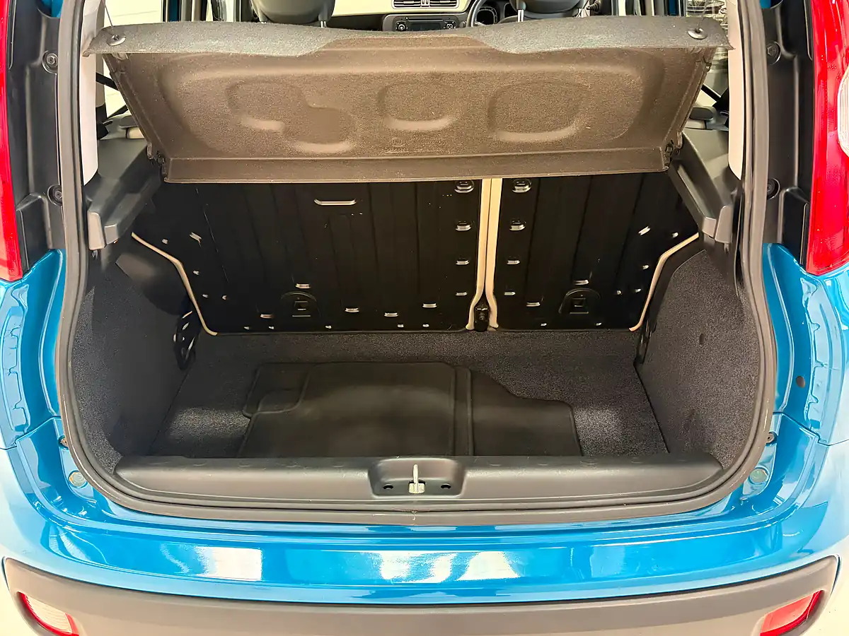 Used 2013 Fiat Panda Easy Blue - Interior and Exterior details 13
