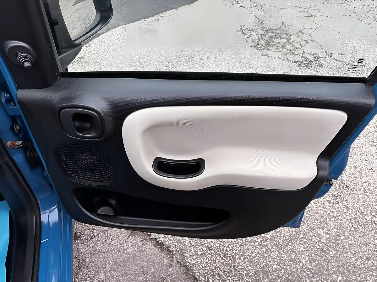 Used 2013 Fiat Panda Easy Blue - Interior and Exterior details 18