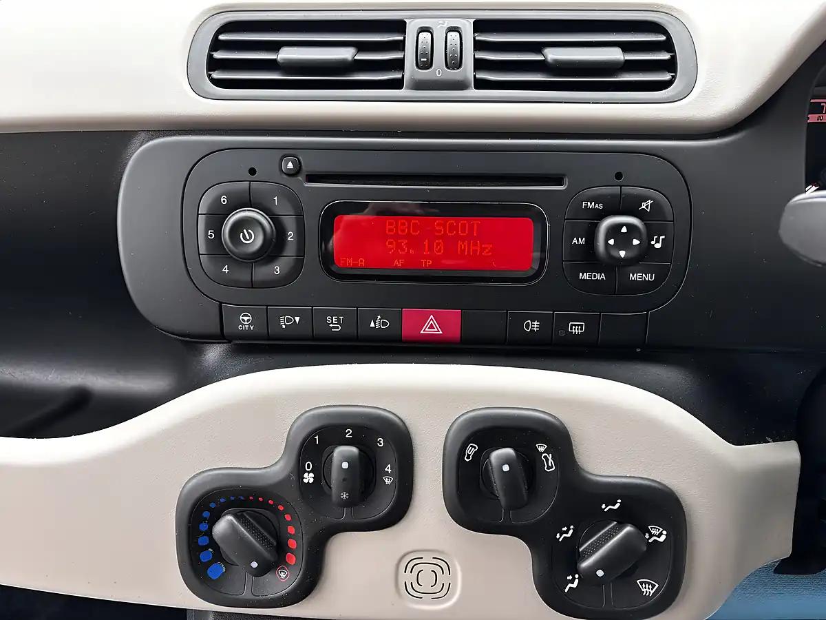 Used 2013 Fiat Panda Easy Blue - Interior and Exterior details 19