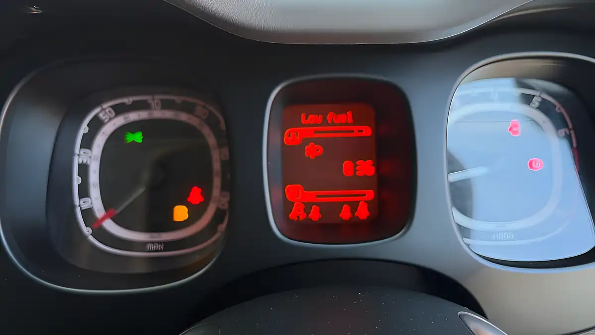 Used 2013 Fiat Panda Easy Red - Interior and Exterior details 12