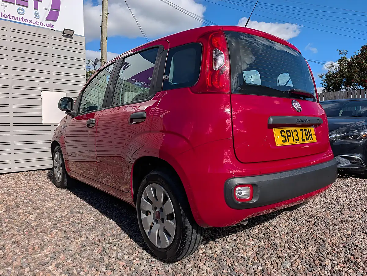 Used 2013 Fiat Panda Pop Red - Interior and Exterior details 4