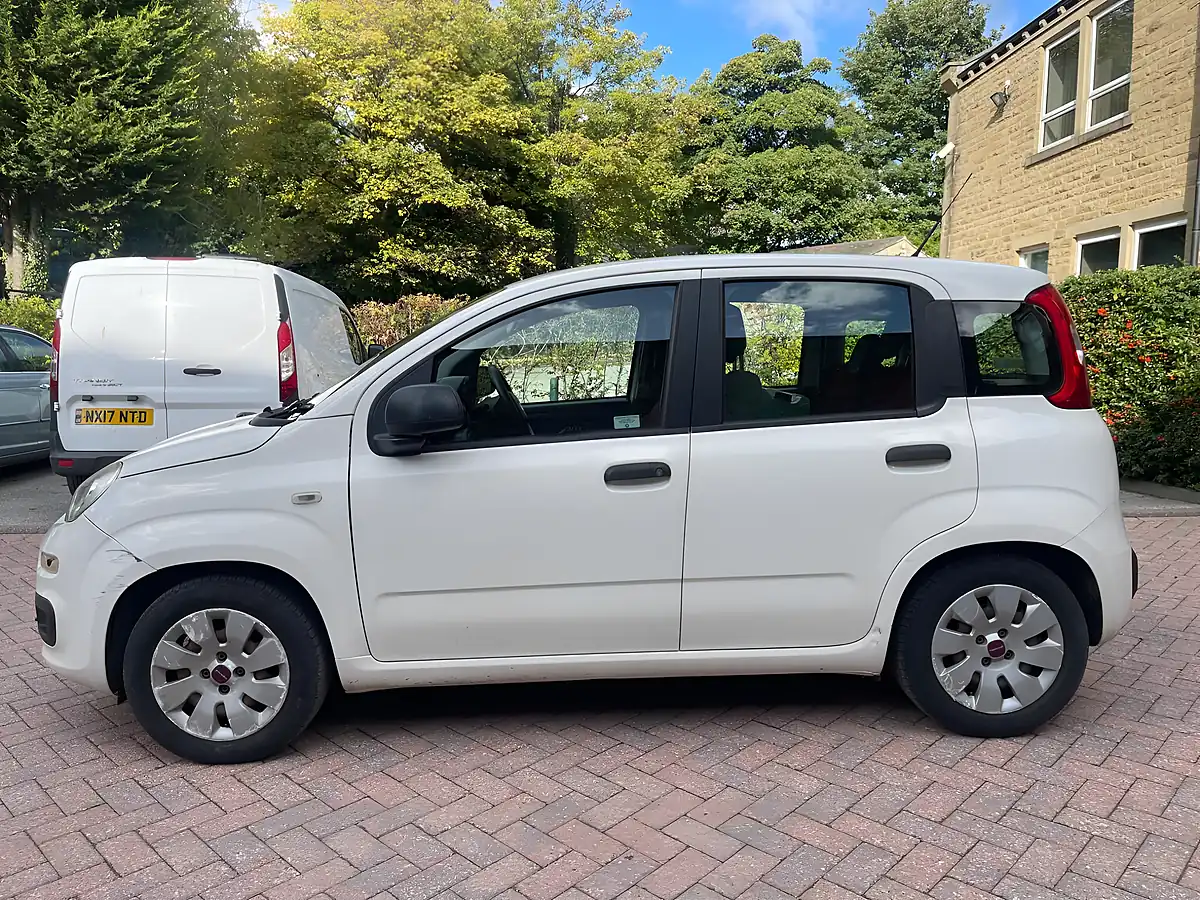 Used 2013 Fiat Panda Pop White - Interior and Exterior details 4
