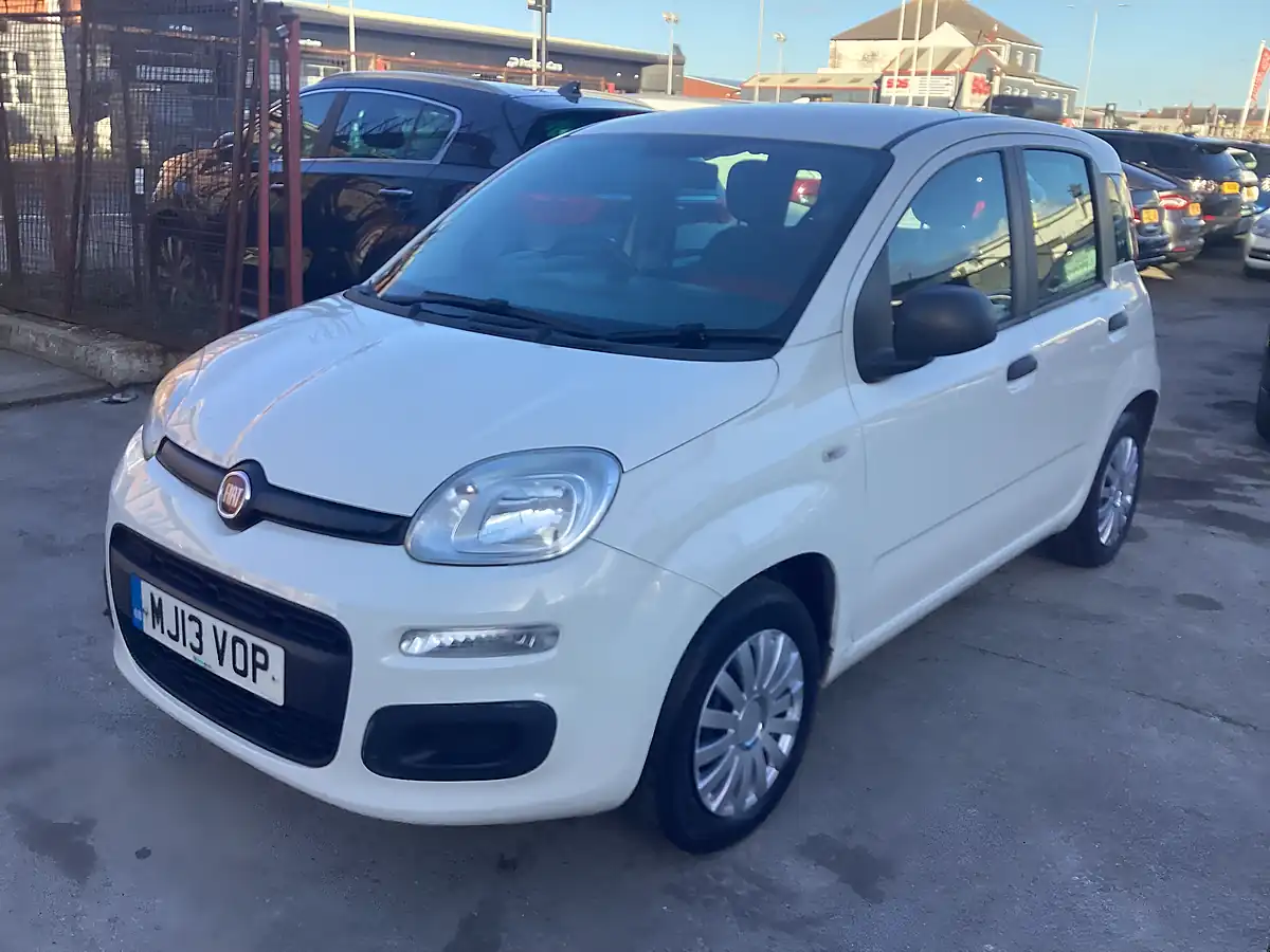 Used 2013 Fiat Panda Pop White - Interior and Exterior details 5