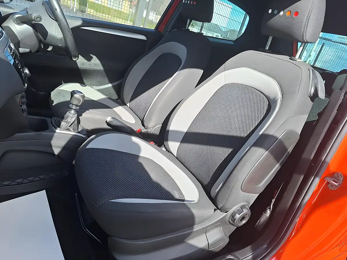 Used 2013 Fiat Punto Sporting Orange - Interior and Exterior details 17