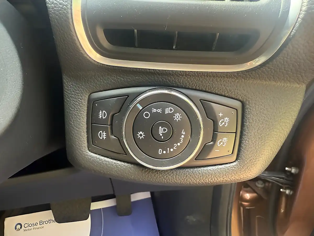 Used 2013 Ford B-Max Titanium Gold - Interior and Exterior details 17