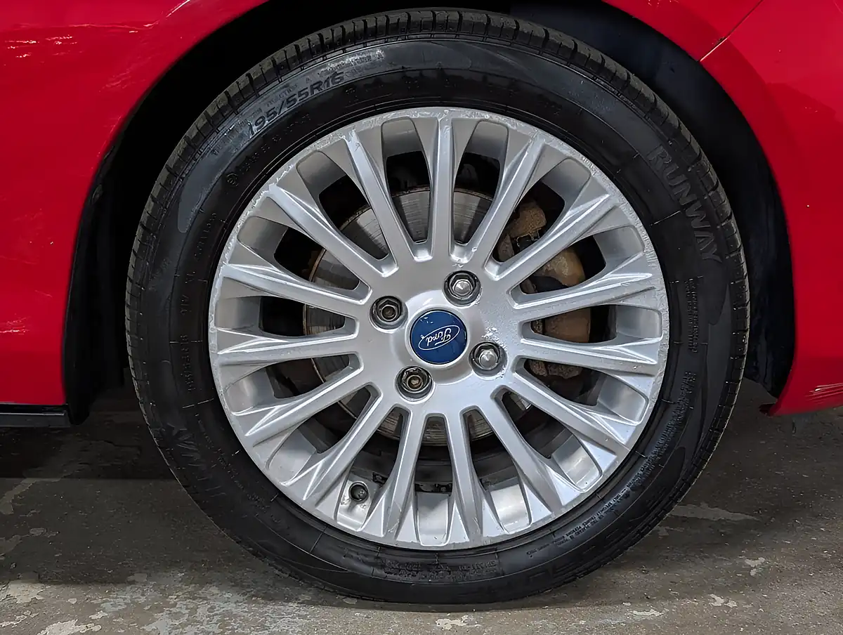Used 2013 Ford B-Max Titanium Red - Interior and Exterior details 5