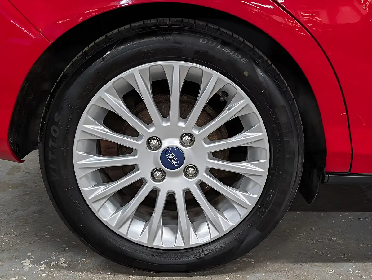Used 2013 Ford B-Max Titanium Red - Interior and Exterior details 6