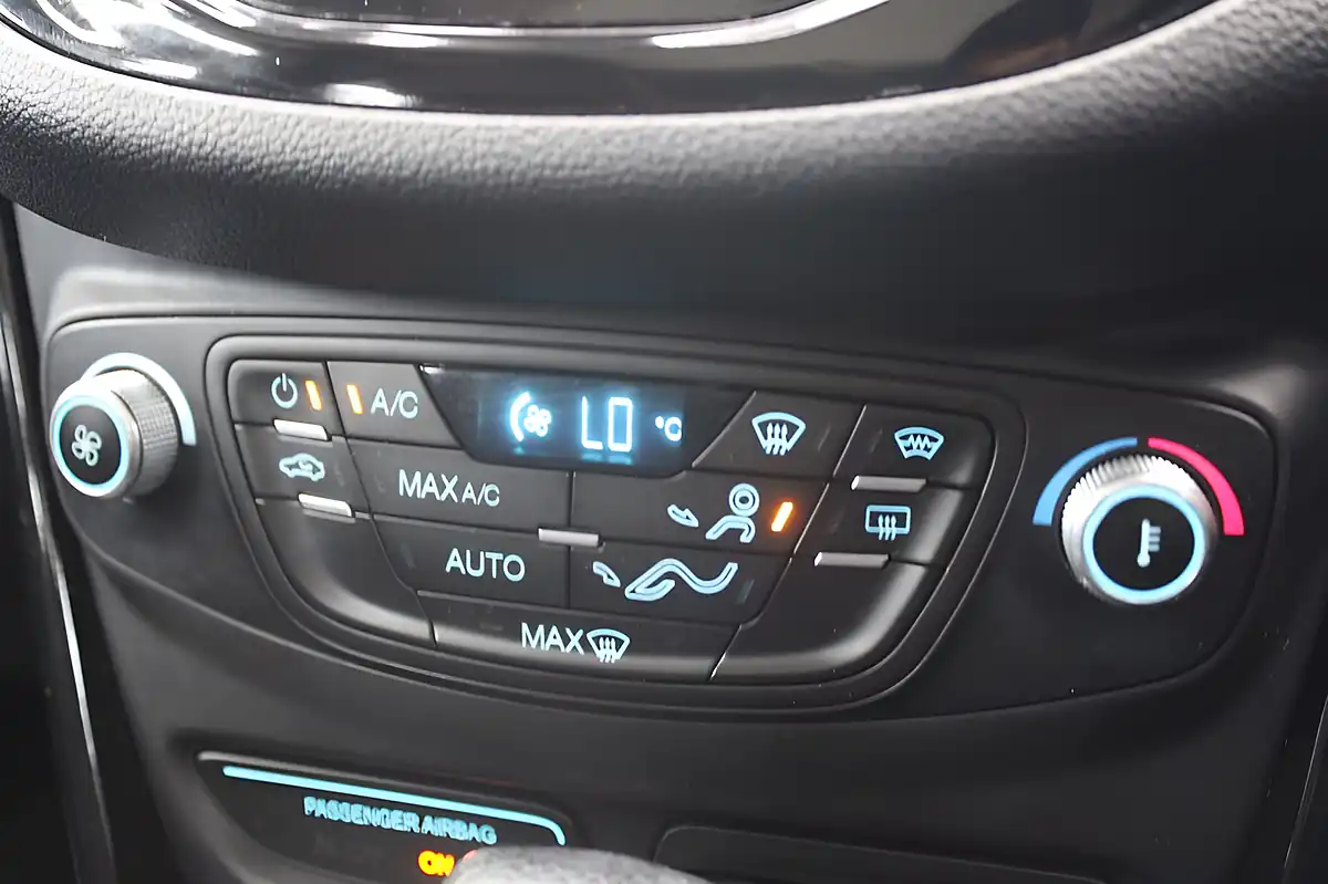 Used 2013 Ford B-Max Titanium White - Interior and Exterior details 18