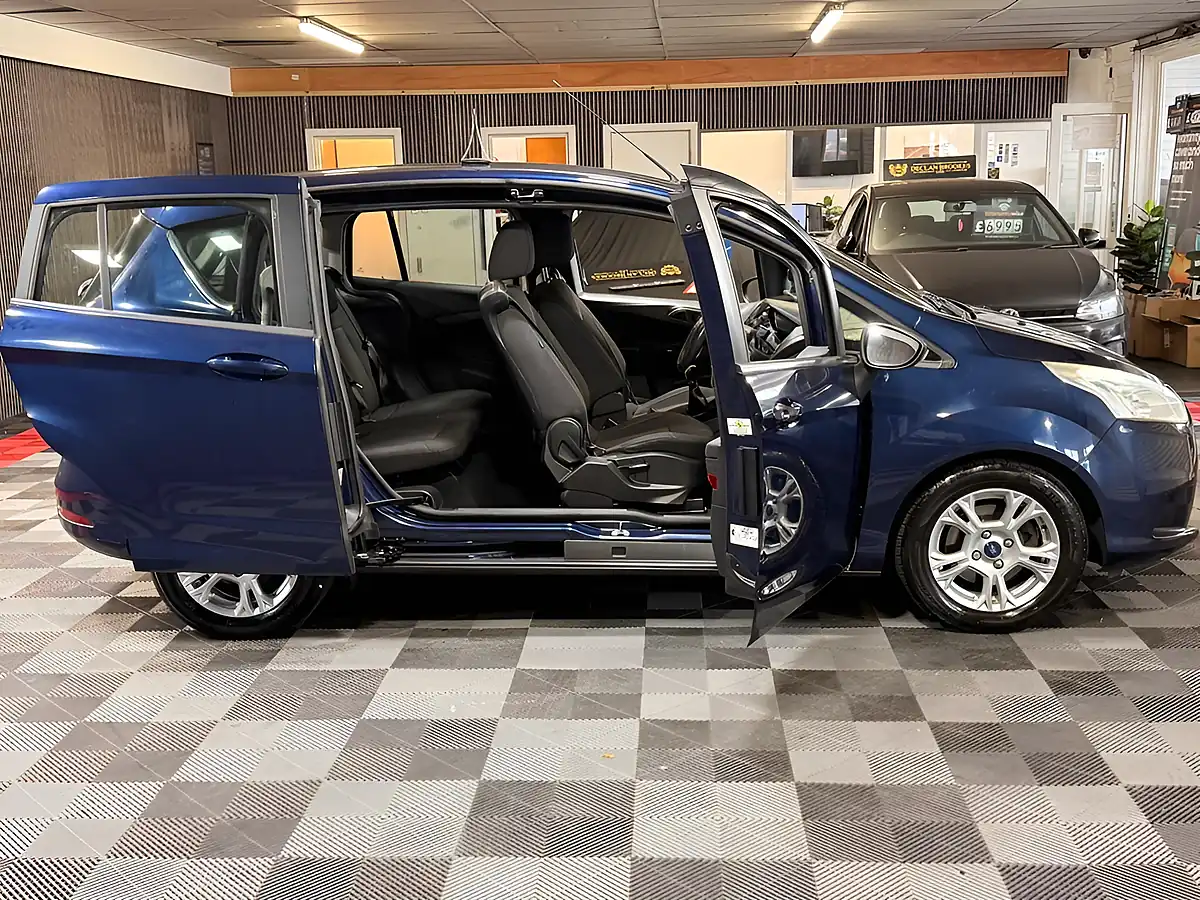 Used 2013 Ford B-Max Zetec Blue - Interior and Exterior details 11