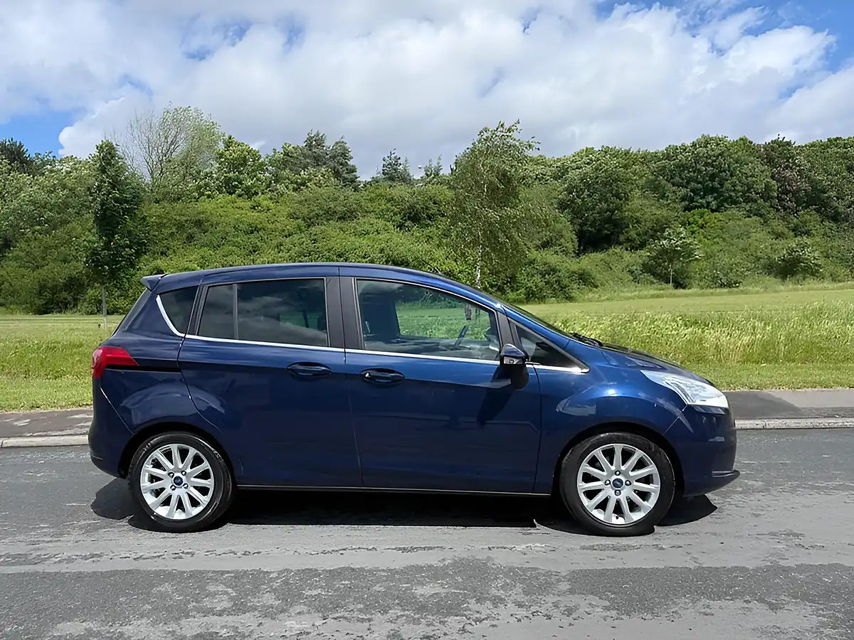 Used 2013 Ford B-Max Zetec Blue - Front View