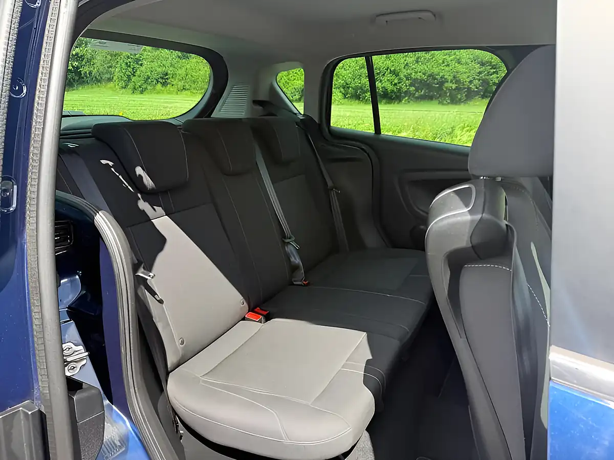 Used 2013 Ford B-Max Zetec Blue - Interior and Exterior details 14