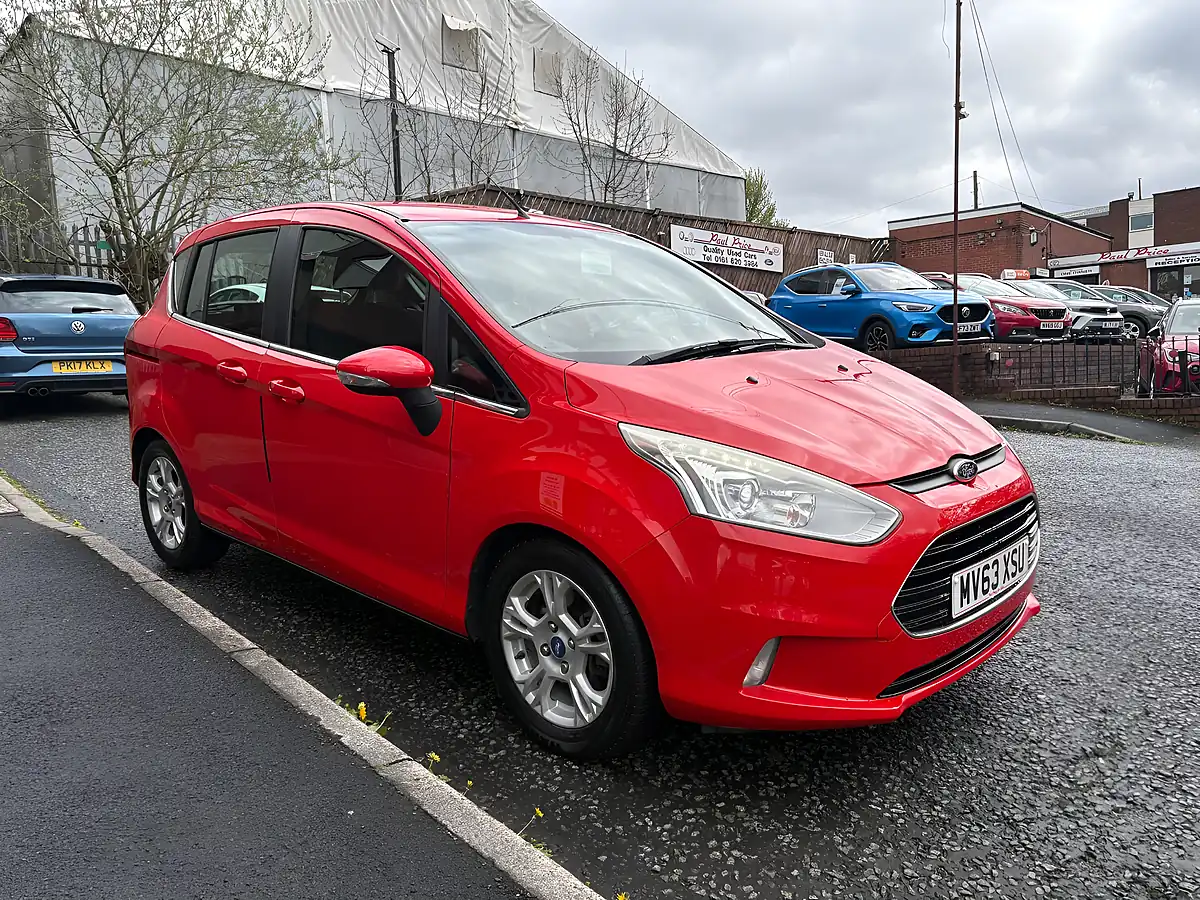 Used 2013 Ford B-Max Zetec Red - Front View