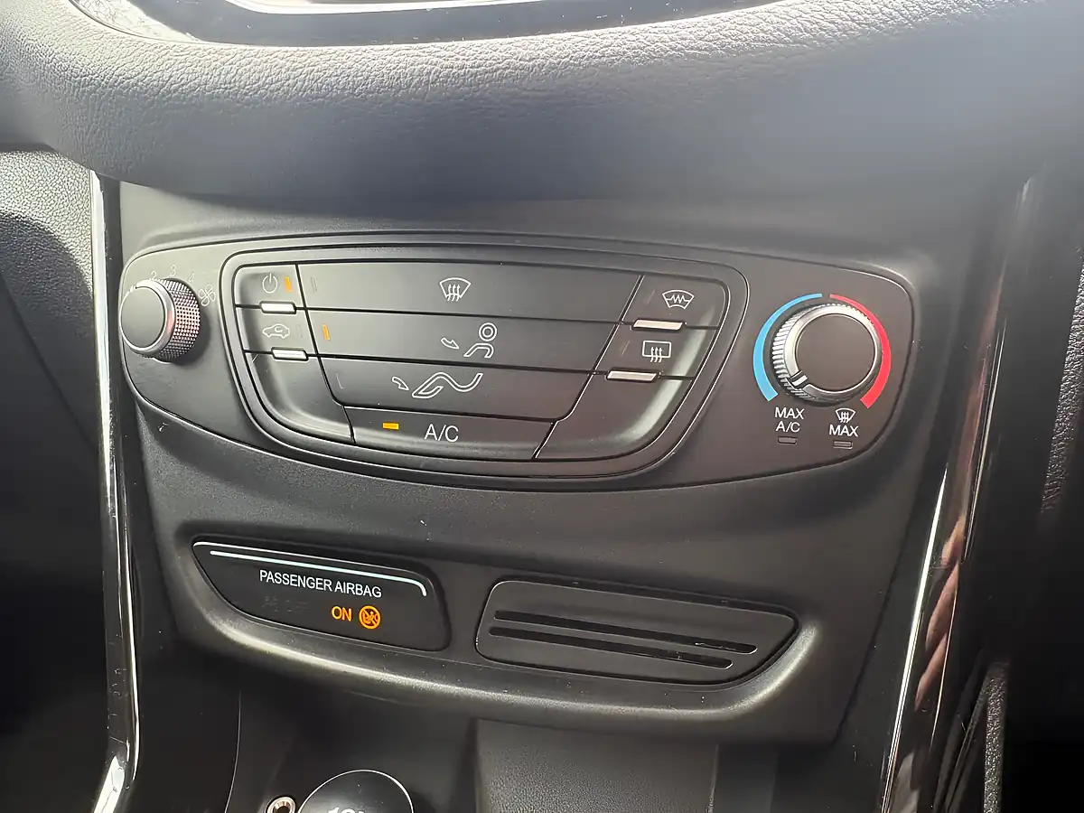 Used 2013 Ford B-Max Zetec Red - Interior and Exterior details 15