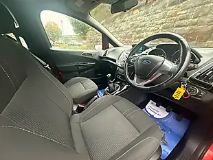Used 2013 Ford B-Max Zetec Red - Interior and Exterior details 15
