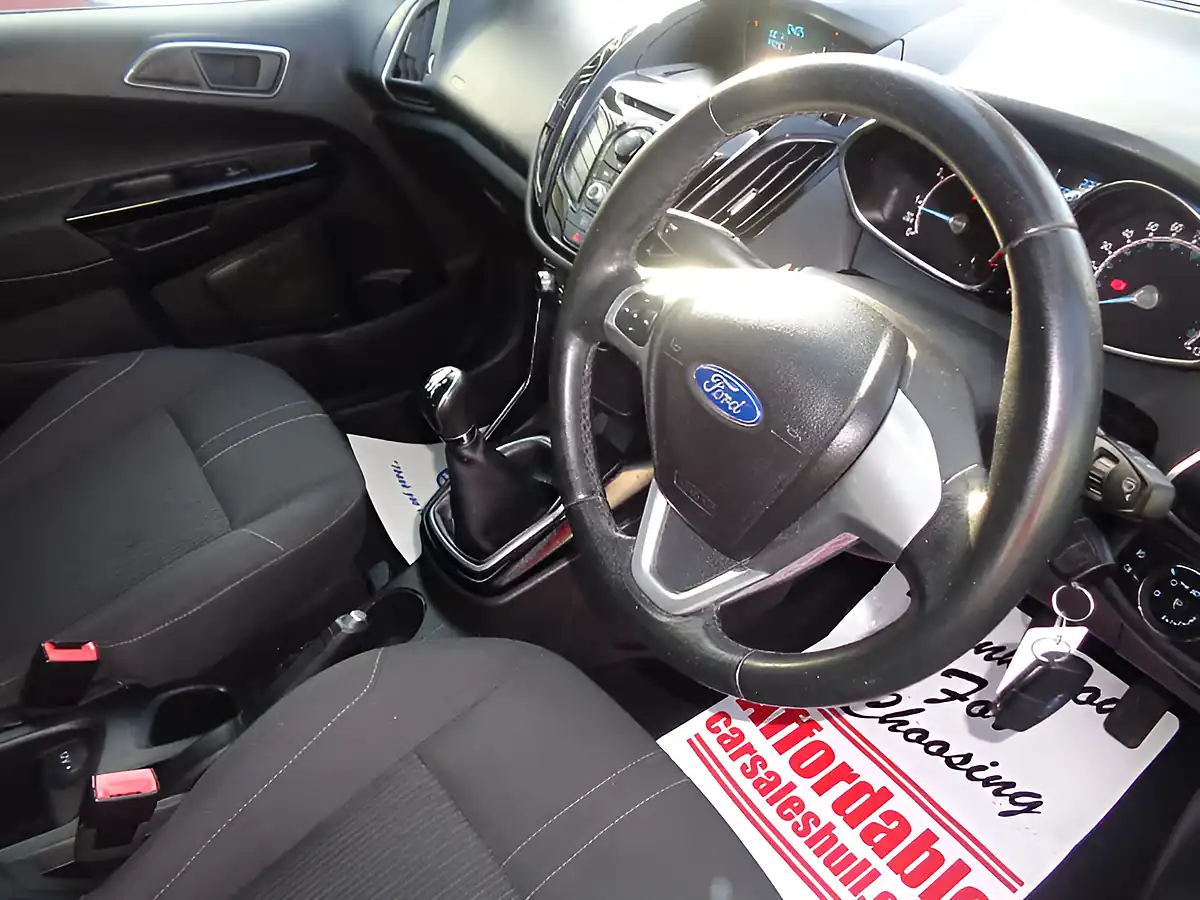 Used 2013 Ford B-Max Zetec Silver - Interior and Exterior details 5