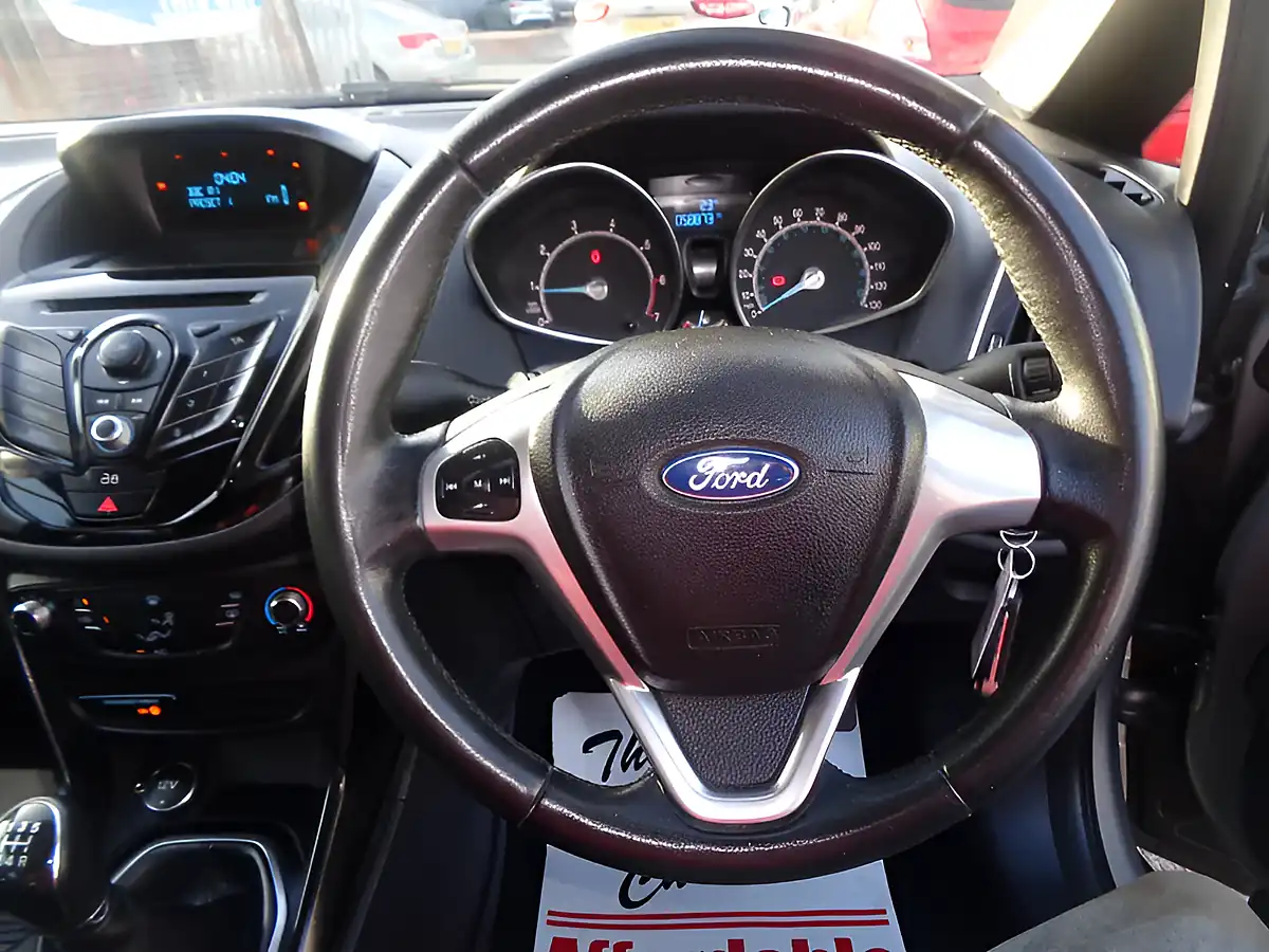 Used 2013 Ford B-Max Zetec Silver - Interior and Exterior details 6