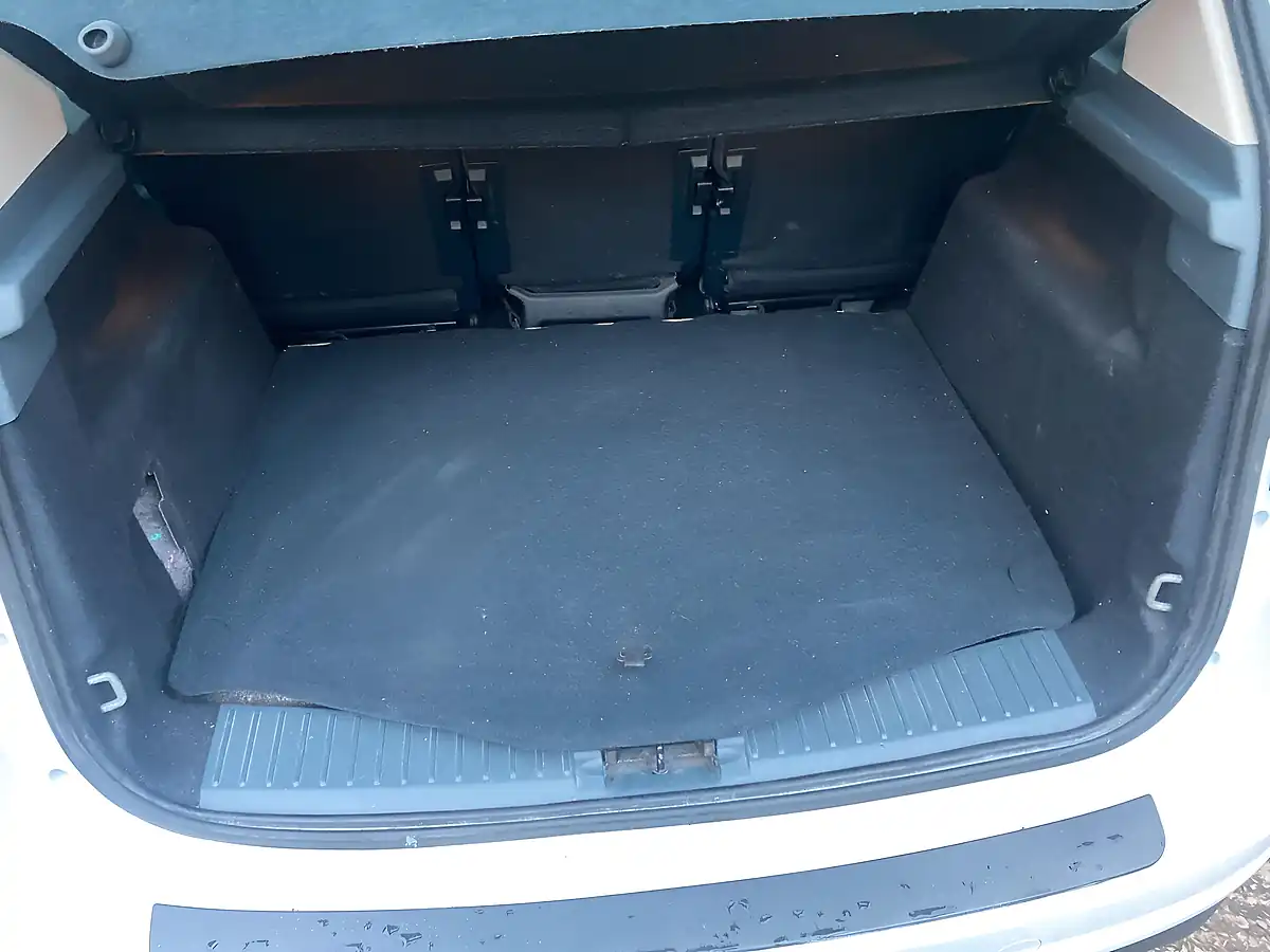 Used 2013 Ford C-Max Zetec White - Interior and Exterior details 17
