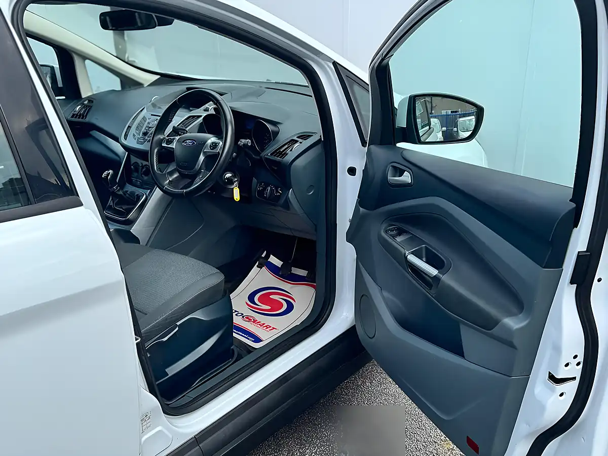 Used 2013 Ford C-Max Zetec White - Interior and Exterior details 10
