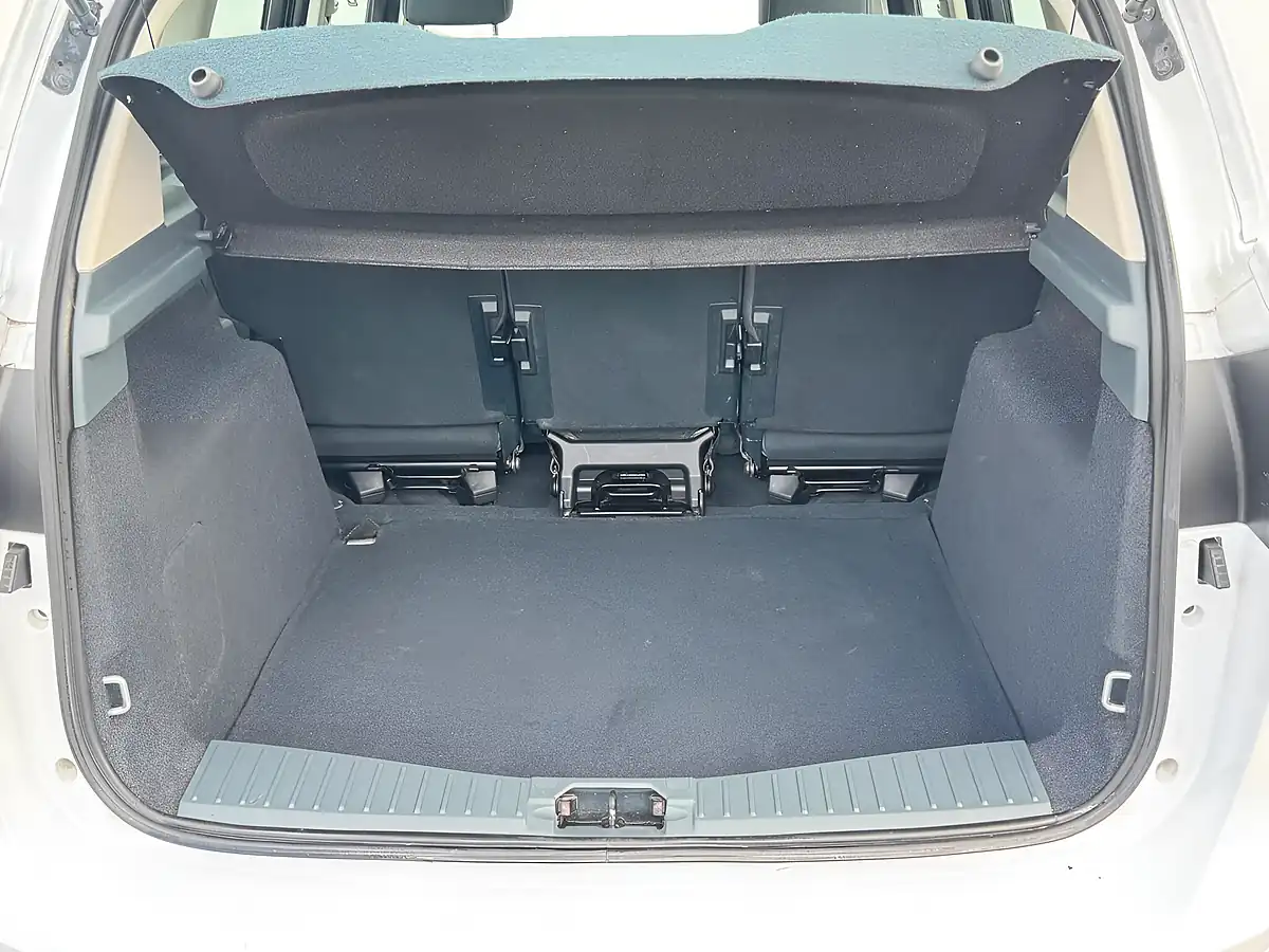 Used 2013 Ford C-Max Zetec White - Interior and Exterior details 16