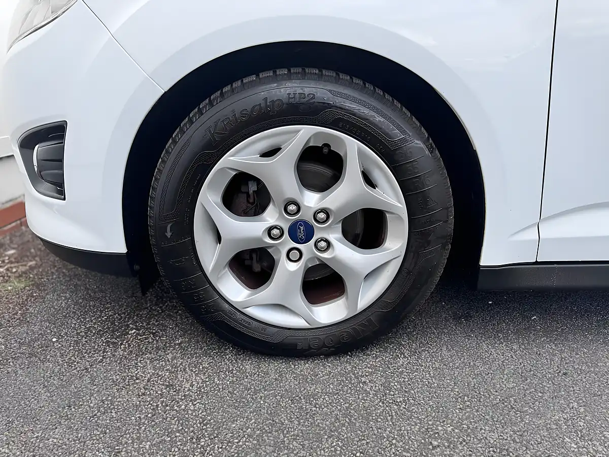 Used 2013 Ford C-Max Zetec White - Interior and Exterior details 19