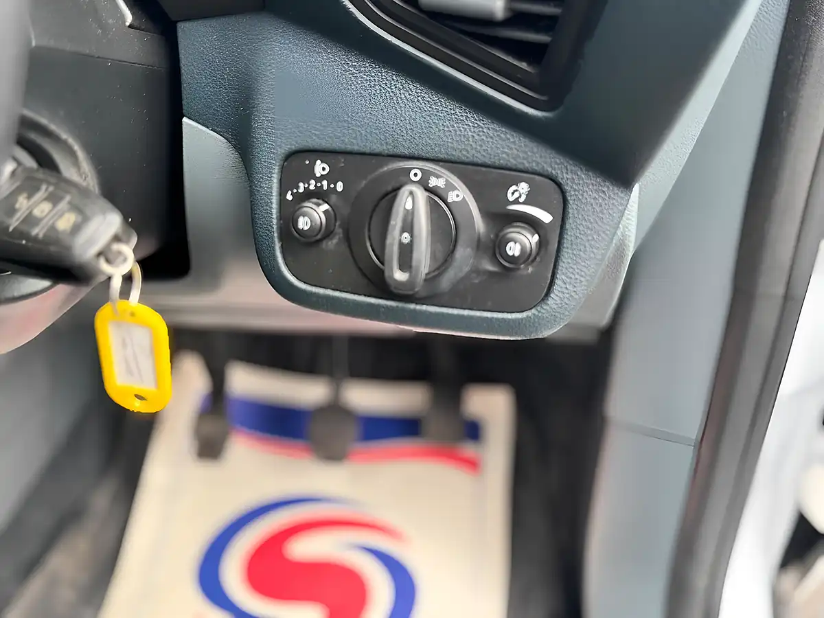 Used 2013 Ford C-Max Zetec White - Interior and Exterior details 5
