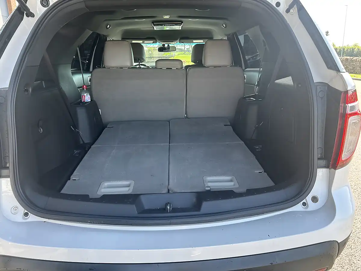 Used 2013 Ford Explorer 7 Seater White - Interior and Exterior details 10