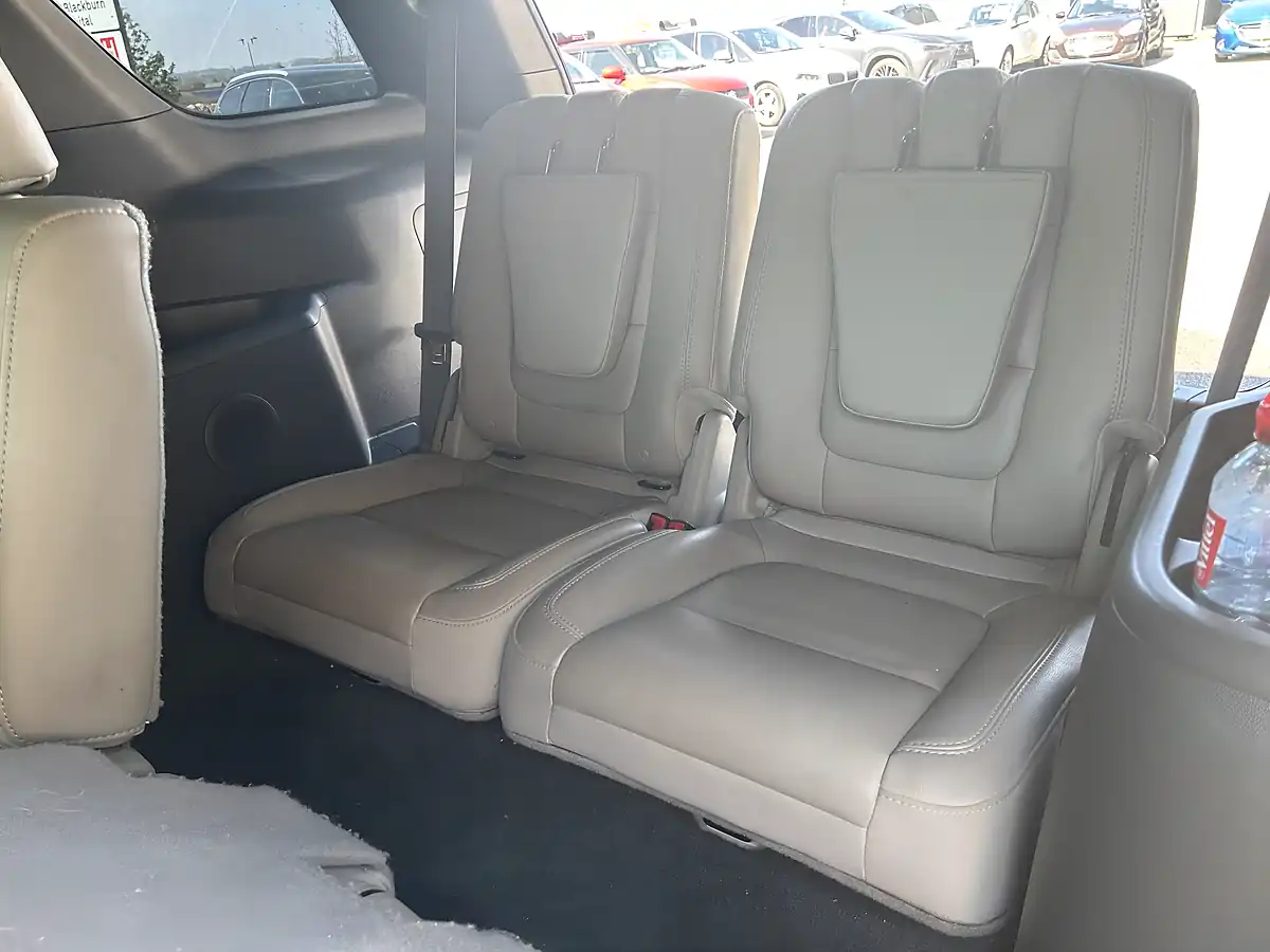 Used 2013 Ford Explorer 7 Seater White - Interior and Exterior details 12