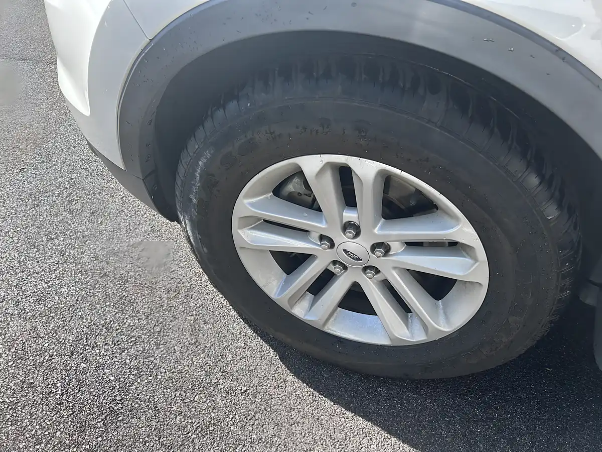 Used 2013 Ford Explorer 7 Seater White - Interior and Exterior details 14