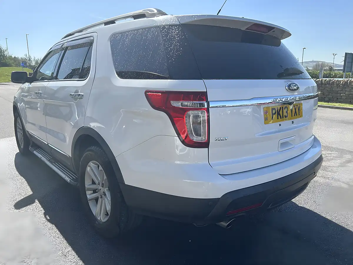 Used 2013 Ford Explorer 7 Seater White - Interior and Exterior details 16