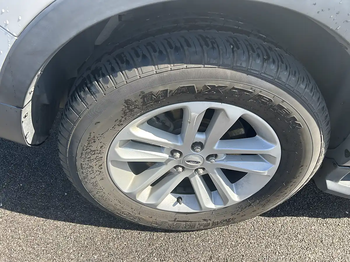 Used 2013 Ford Explorer 7 Seater White - Interior and Exterior details 17