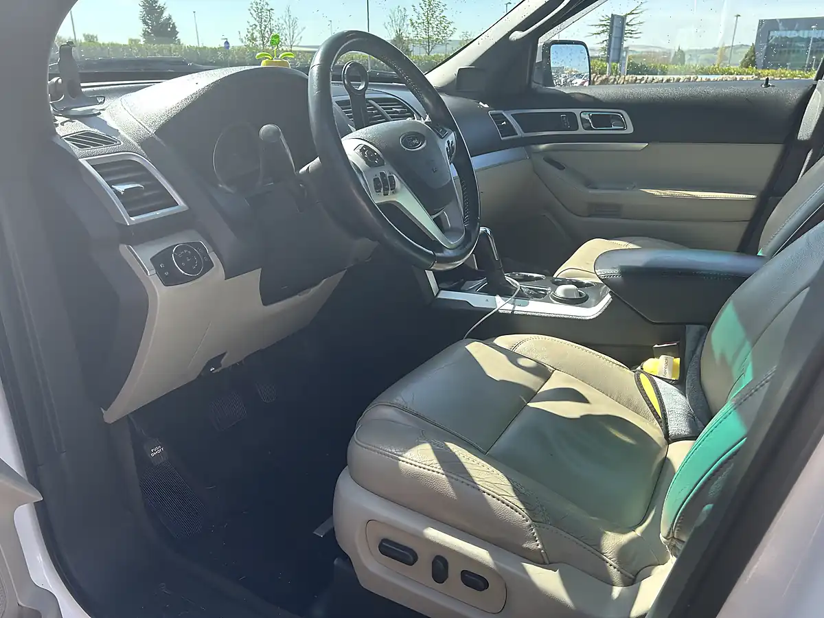 Used 2013 Ford Explorer 7 Seater White - Interior and Exterior details 3