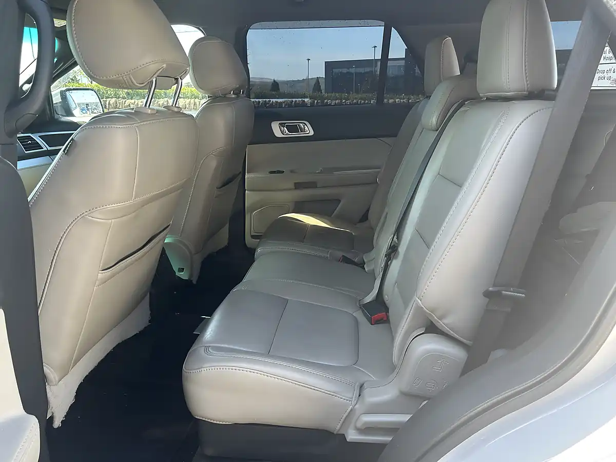 Used 2013 Ford Explorer 7 Seater White - Interior and Exterior details 4