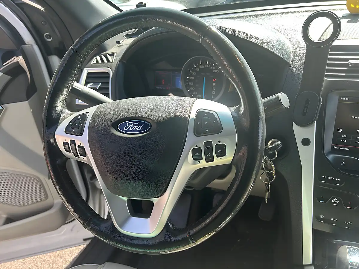 Used 2013 Ford Explorer 7 Seater White - Interior and Exterior details 8