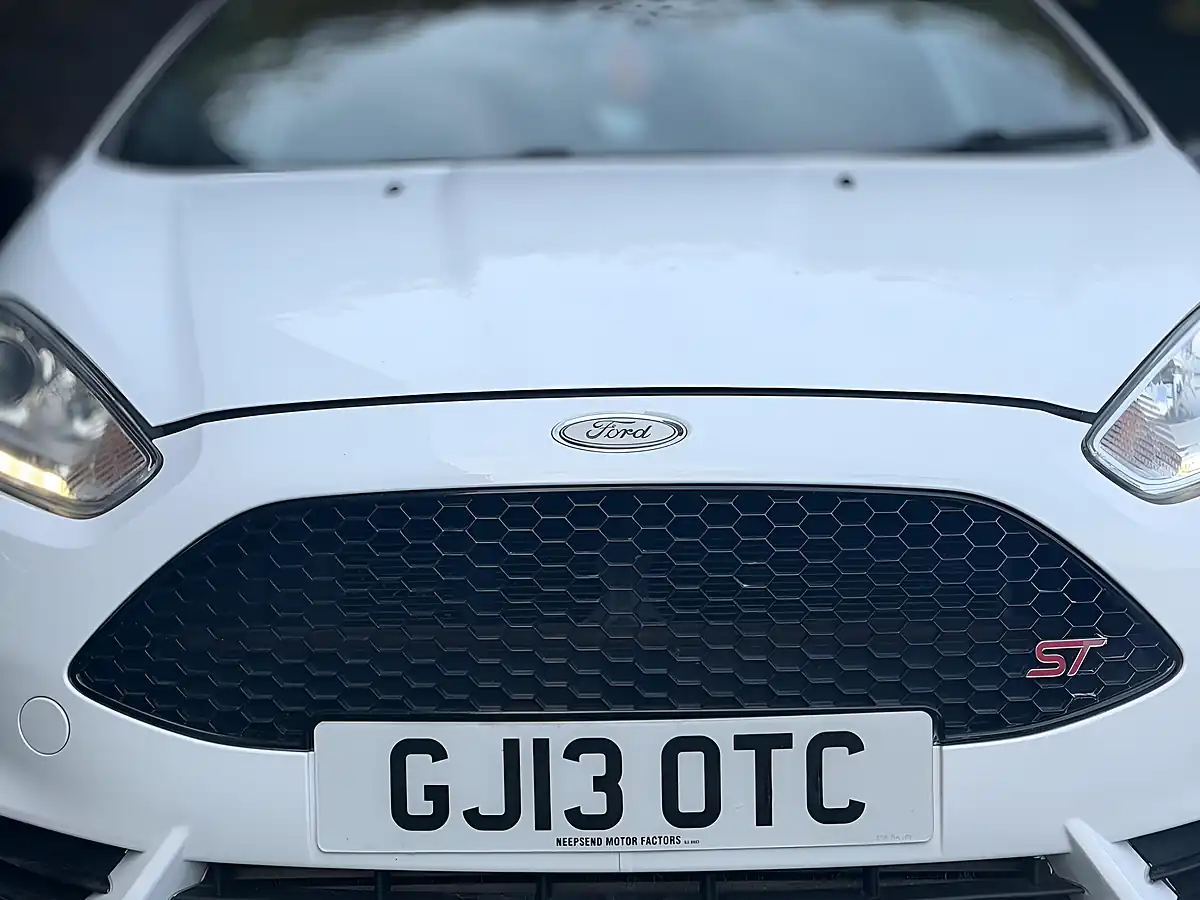 Used 2013 Ford Fiesta ST-2 White - Interior and Exterior details 11