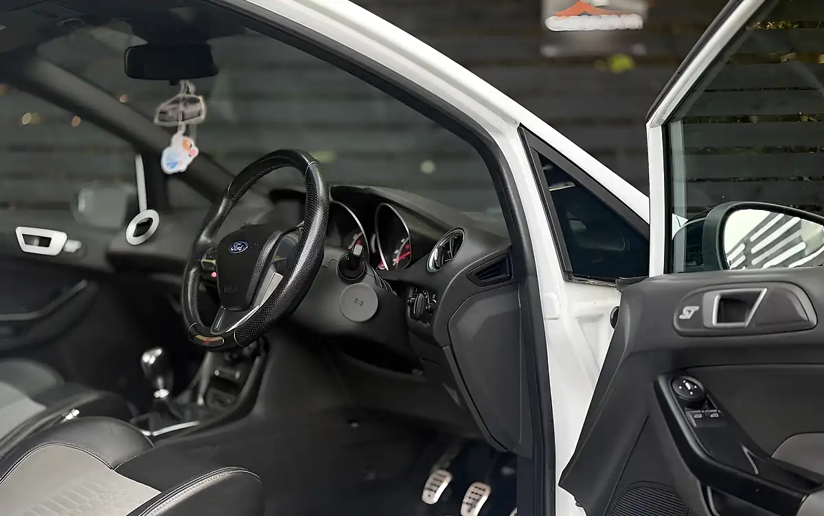 Used 2013 Ford Fiesta ST-2 White - Interior and Exterior details 14