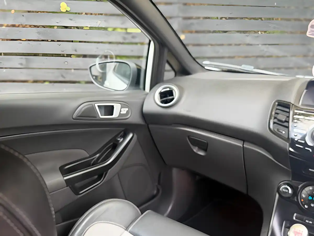Used 2013 Ford Fiesta ST-2 White - Interior and Exterior details 15