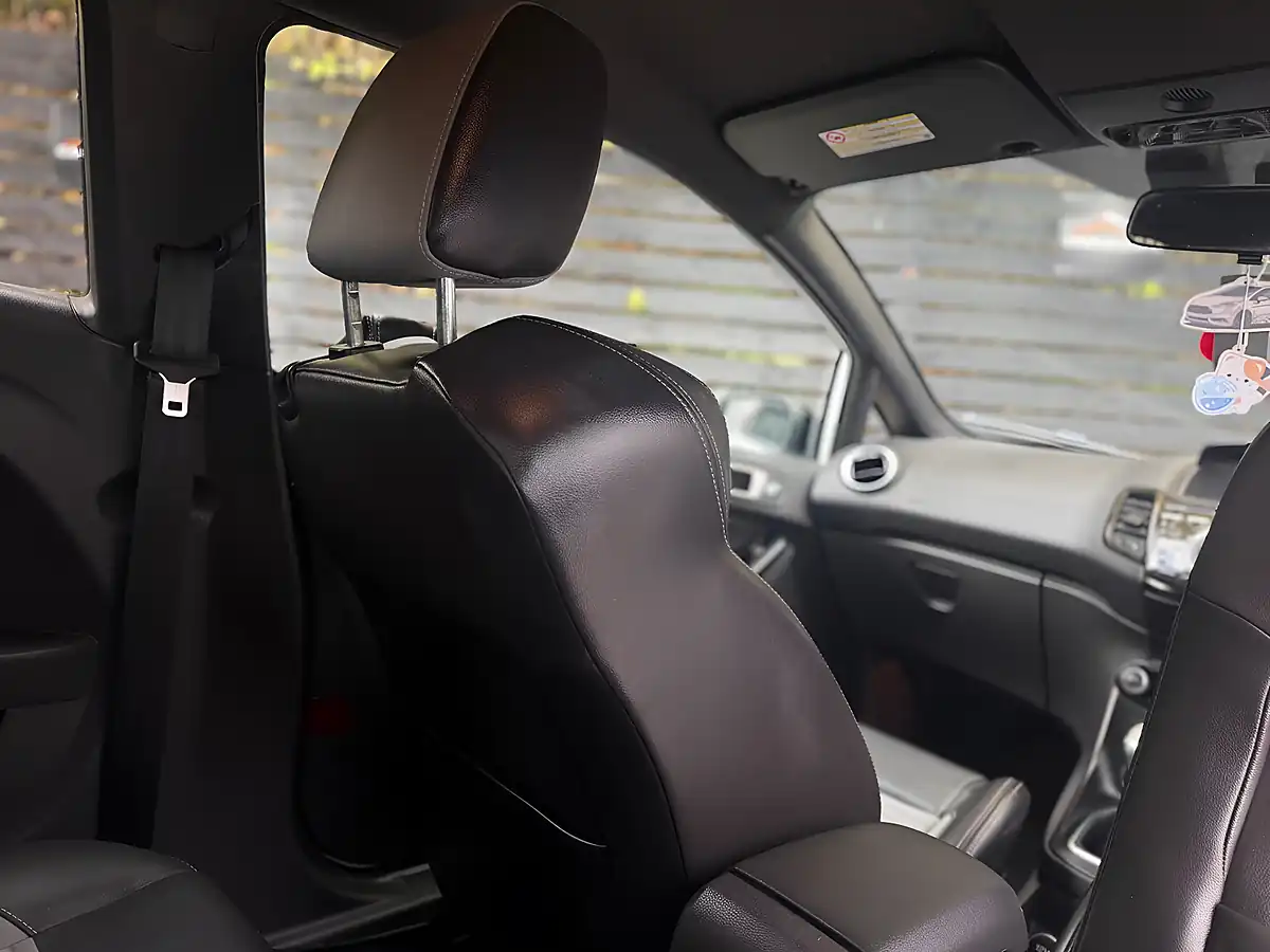 Used 2013 Ford Fiesta ST-2 White - Interior and Exterior details 16