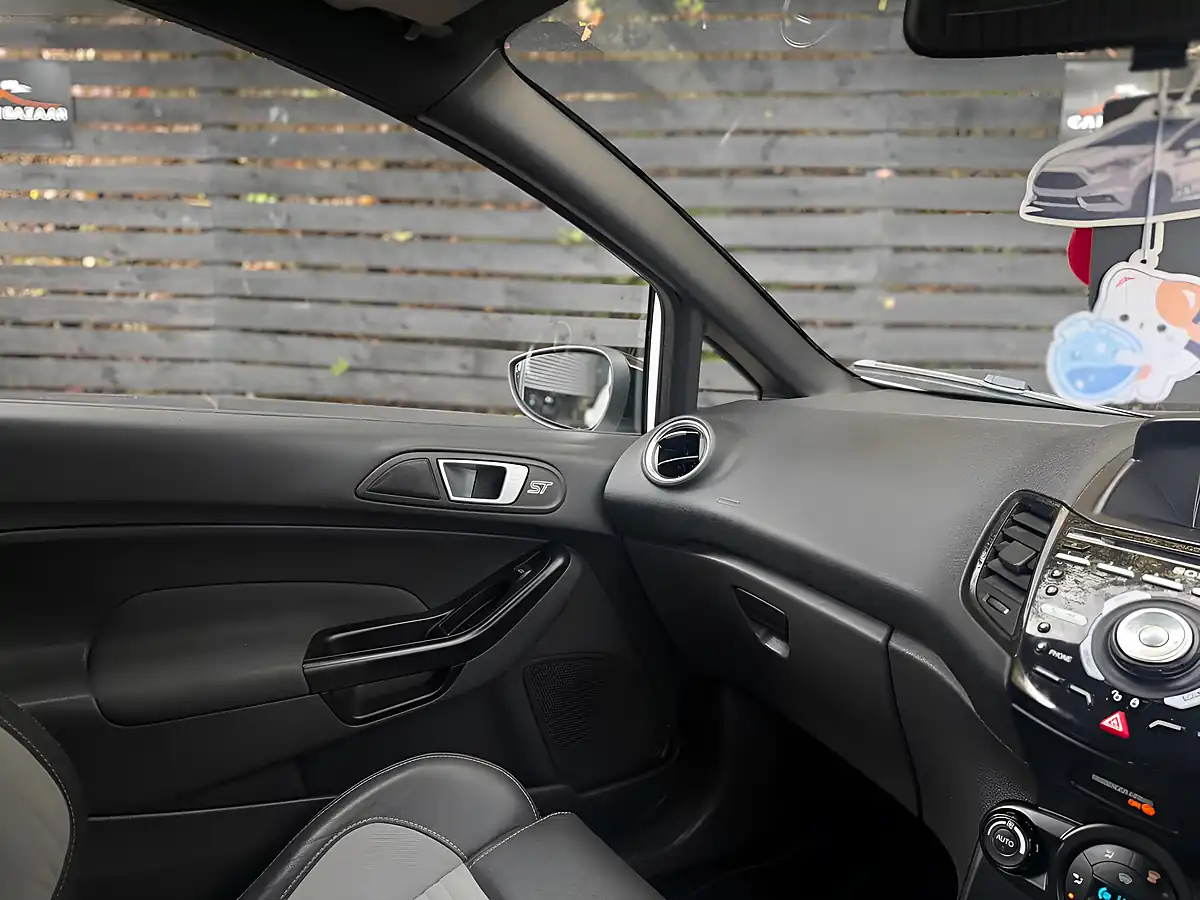 Used 2013 Ford Fiesta ST-2 White - Interior and Exterior details 19