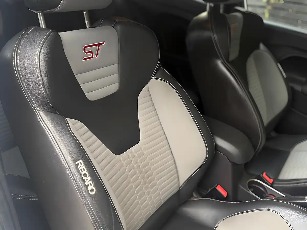Used 2013 Ford Fiesta ST-2 White - Interior and Exterior details 7