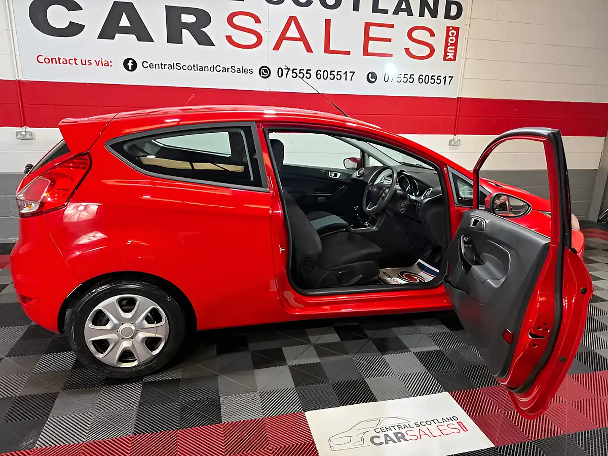Used 2013 Ford Fiesta Style Red - Interior and Exterior details 17