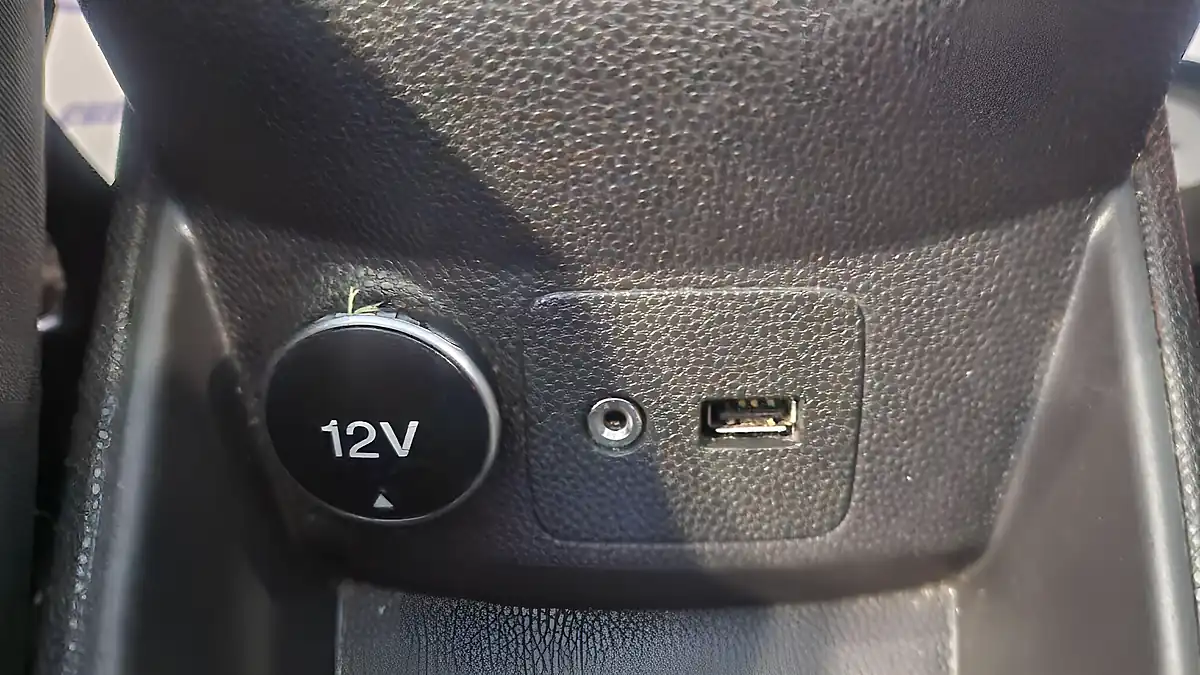 Used 2013 Ford Fiesta Style Red - Interior and Exterior details 9