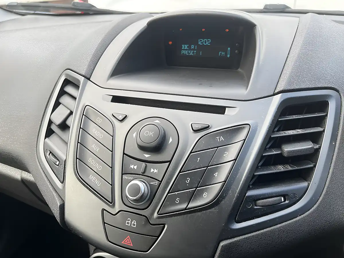 Used 2013 Ford Fiesta Style Silver - Interior and Exterior details 10