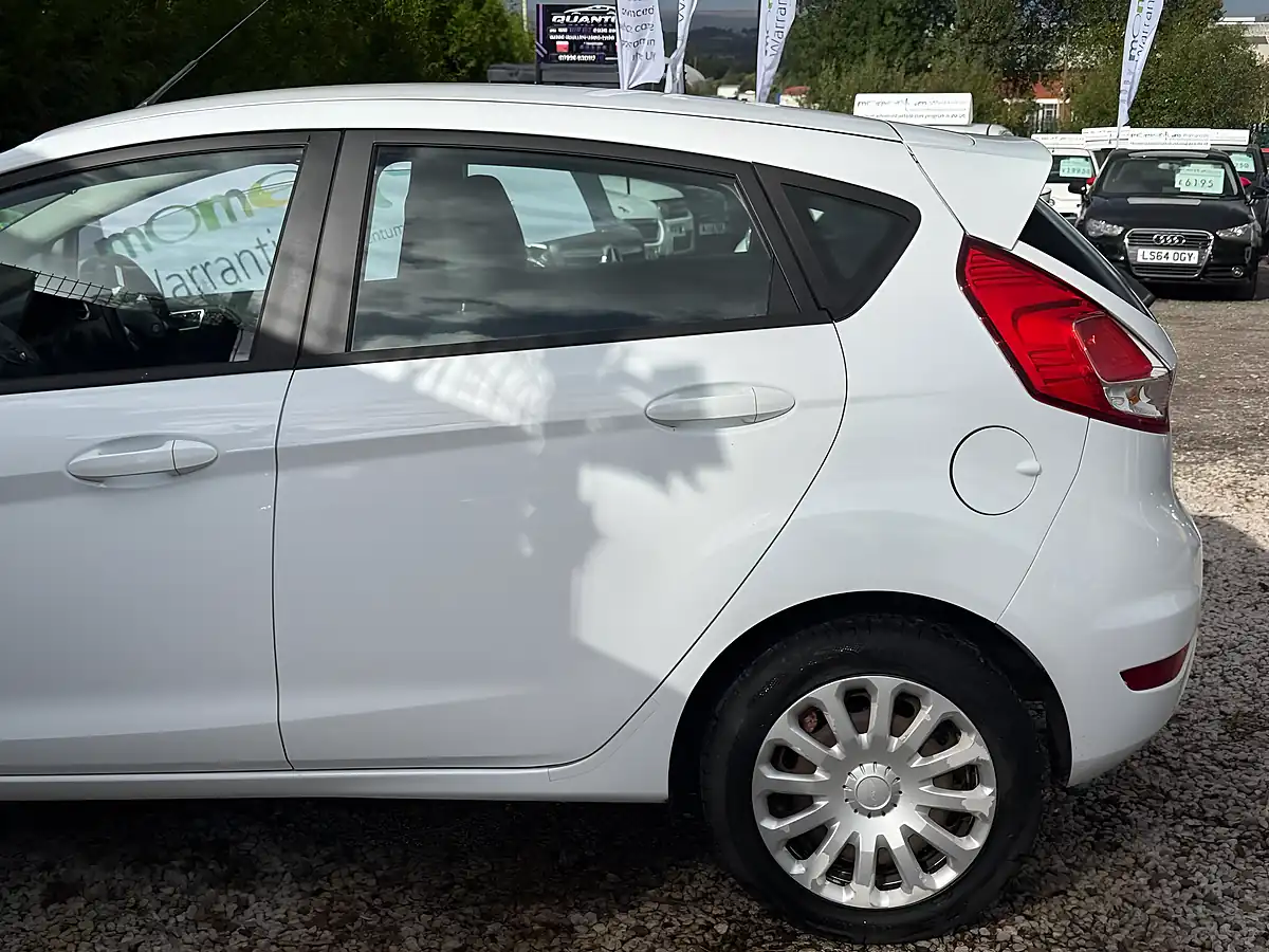 Used 2013 Ford Fiesta Style White - Interior and Exterior details 20