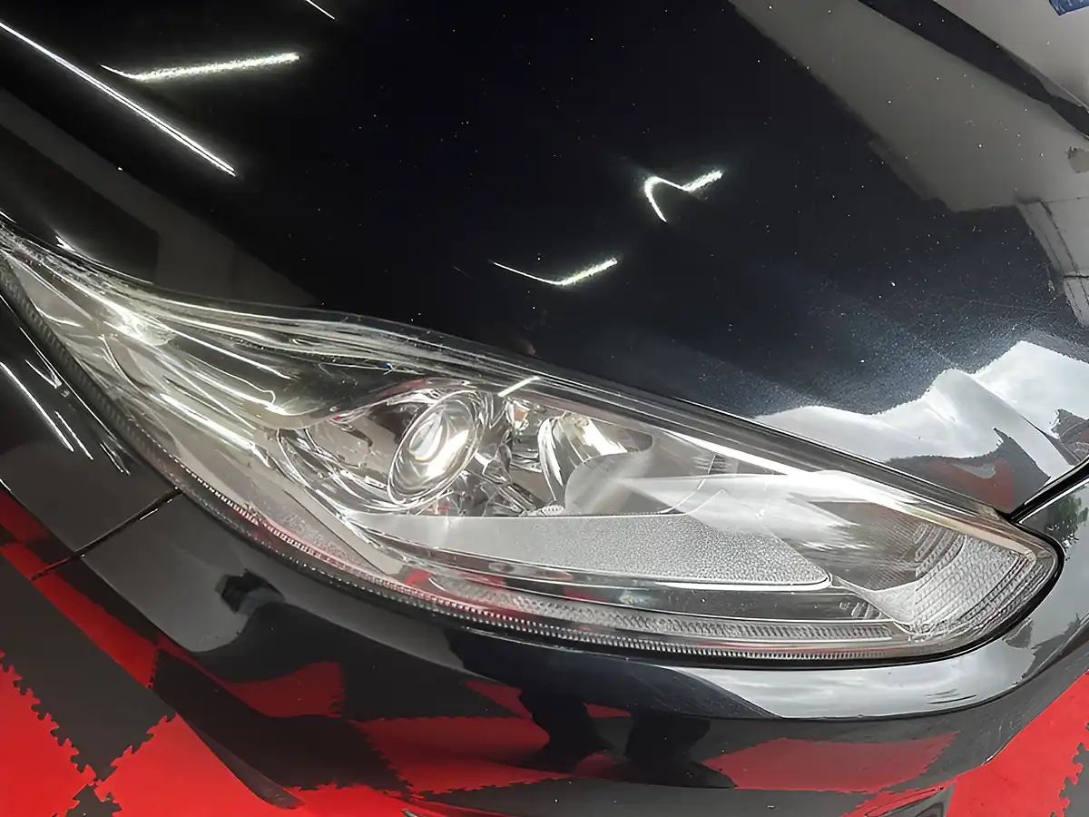Used 2013 Ford Fiesta Titanium Black - Interior and Exterior details 7
