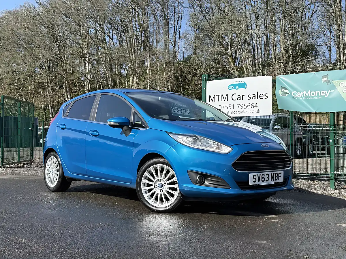 Used 2013 Ford Fiesta Titanium Blue - Front View