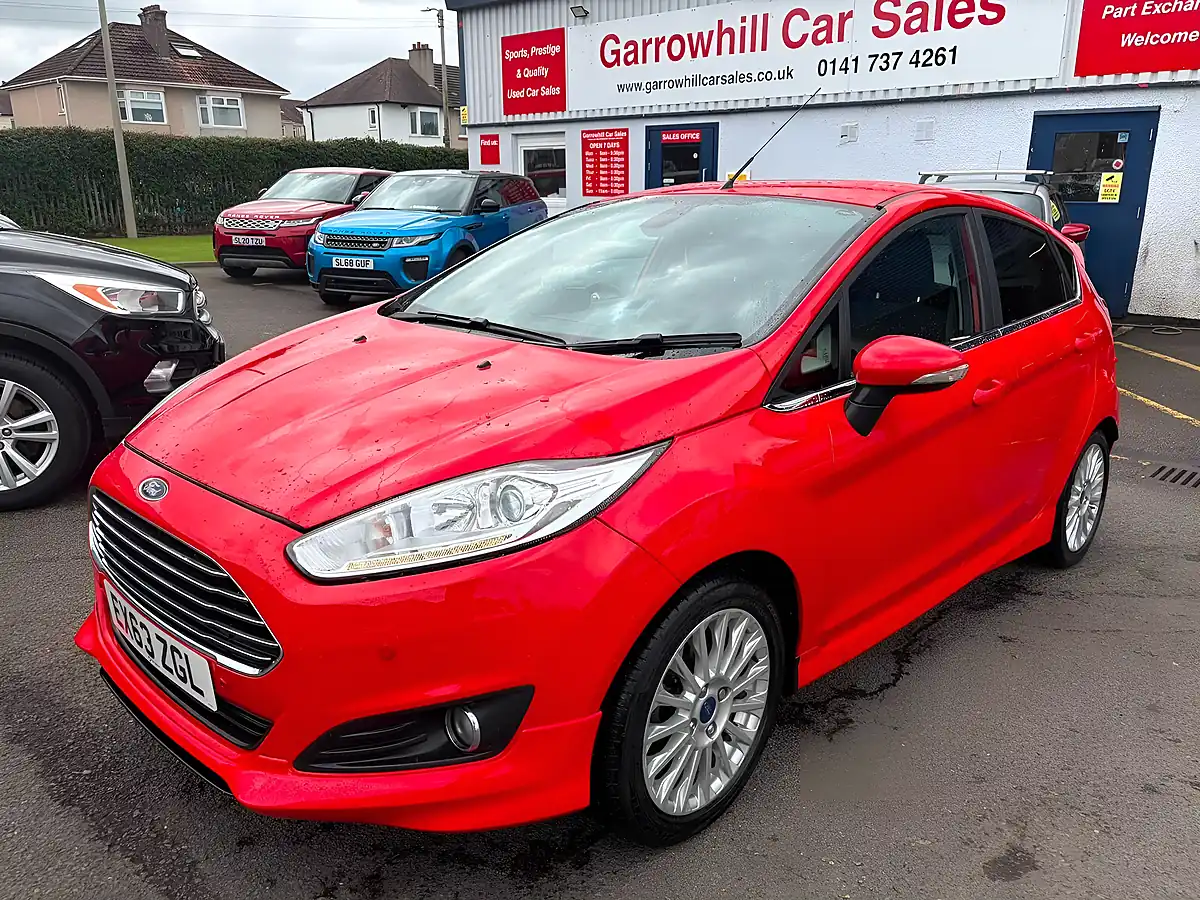 Used 2013 Ford Fiesta Titanium Red - Front View