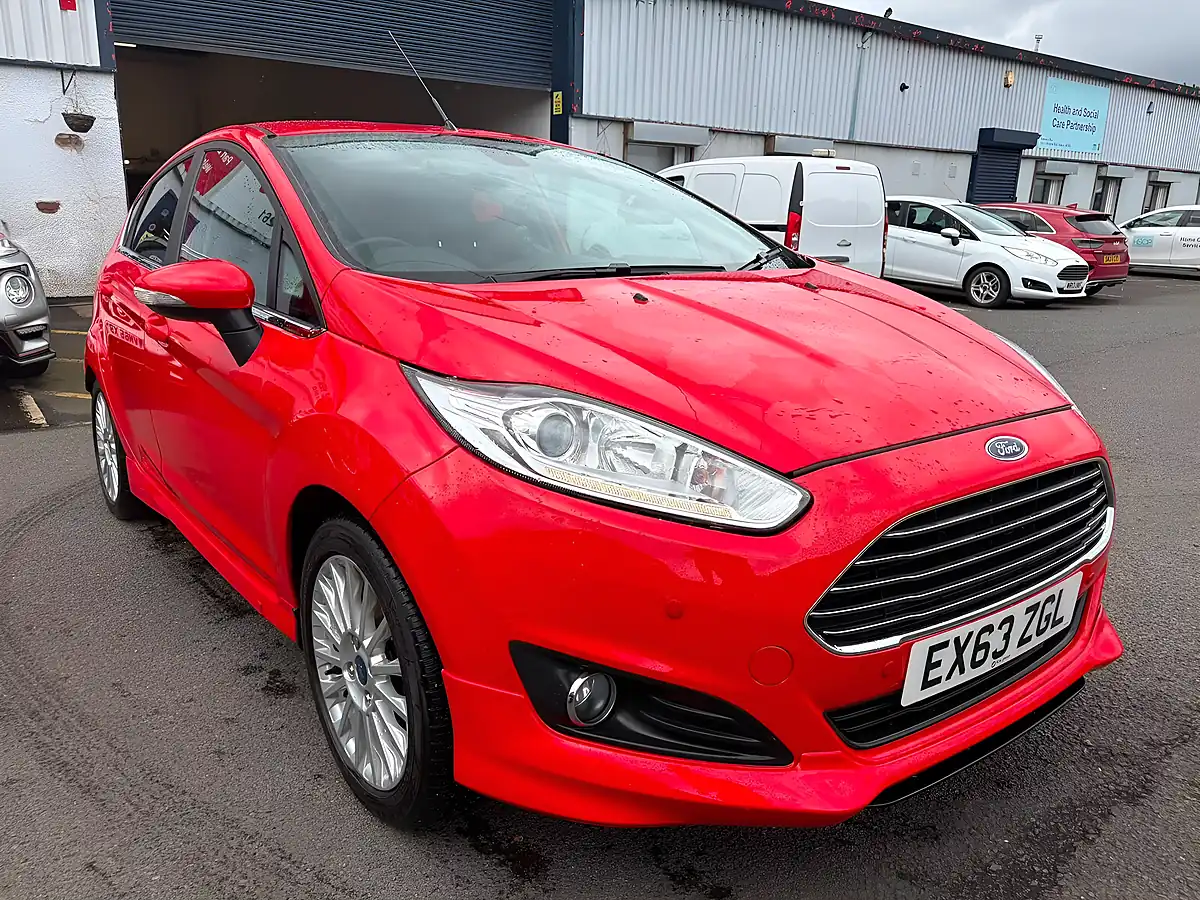 Used 2013 Ford Fiesta Titanium Red - Interior and Exterior details 3