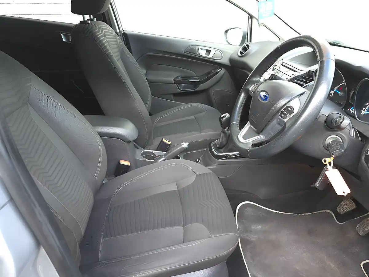 Used 2013 Ford Fiesta Titanium Silver - Interior and Exterior details 17