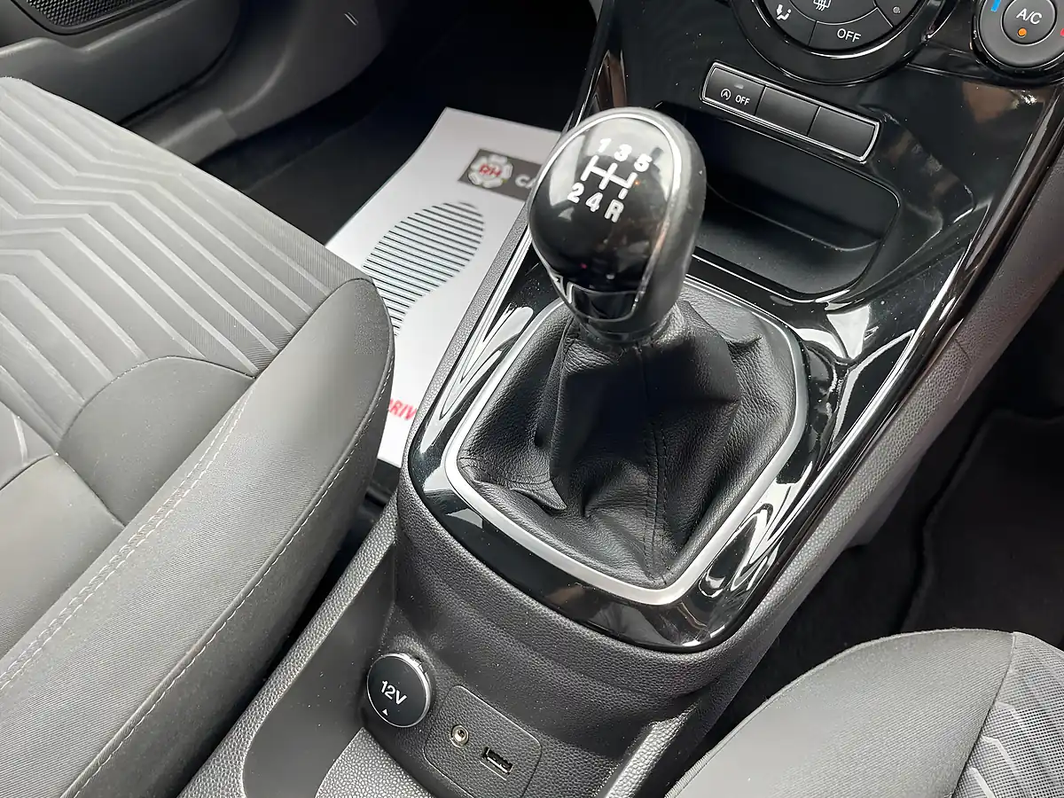 Used 2013 Ford Fiesta Titanium White - Interior and Exterior details 17